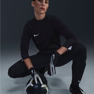 Nike Strike
Women's Storm-FIT Drill Top size small